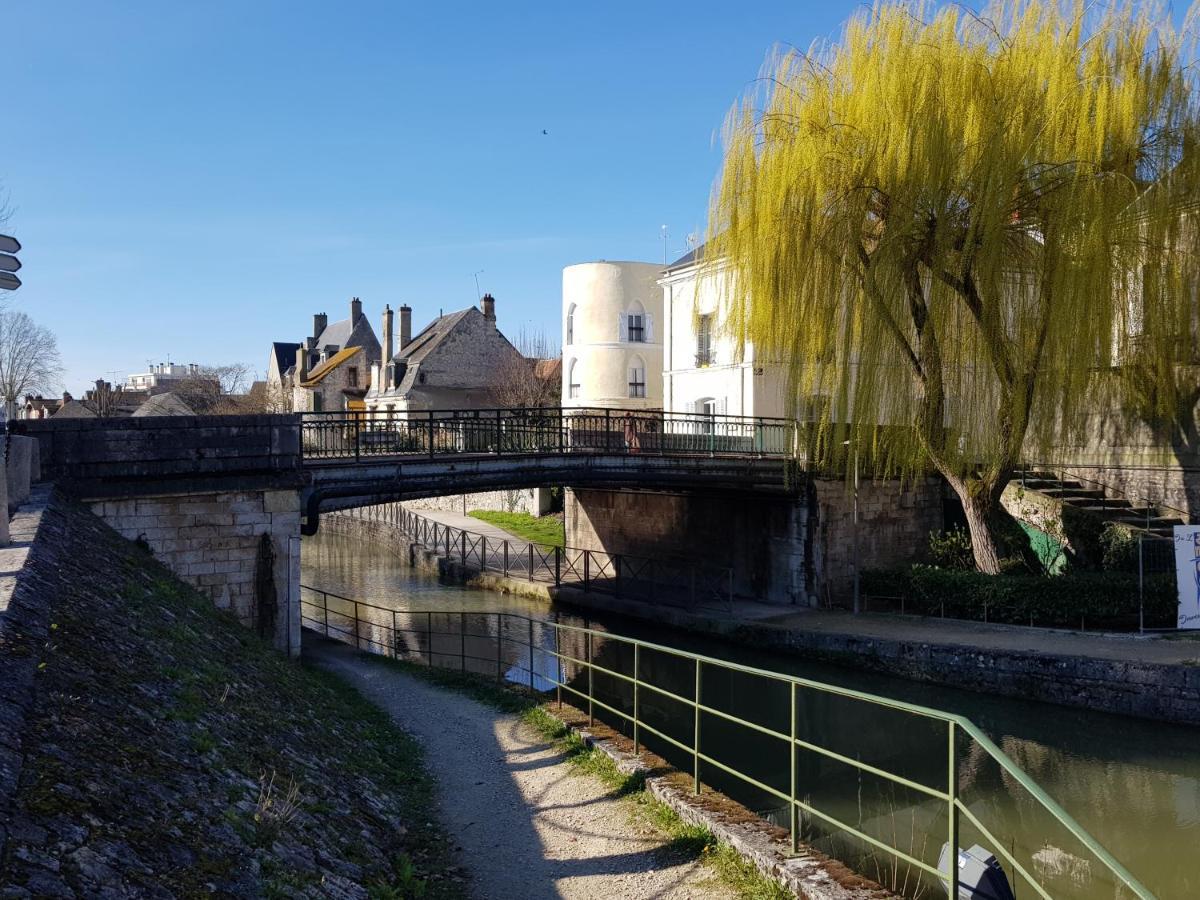 La Maison Virginie 1 A 2 Pers Charmant Hyper Centre- Cour- Parking- Linge- Fibre- Proximite Lac Canal Piscine モンタルジ エクステリア 写真