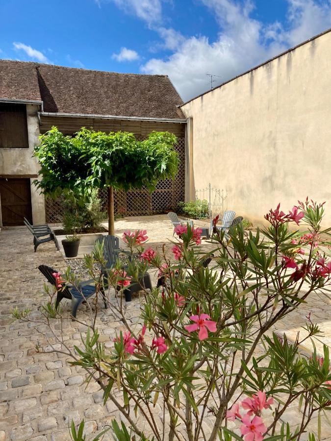 La Maison Virginie 1 A 2 Pers Charmant Hyper Centre- Cour- Parking- Linge- Fibre- Proximite Lac Canal Piscine モンタルジ エクステリア 写真