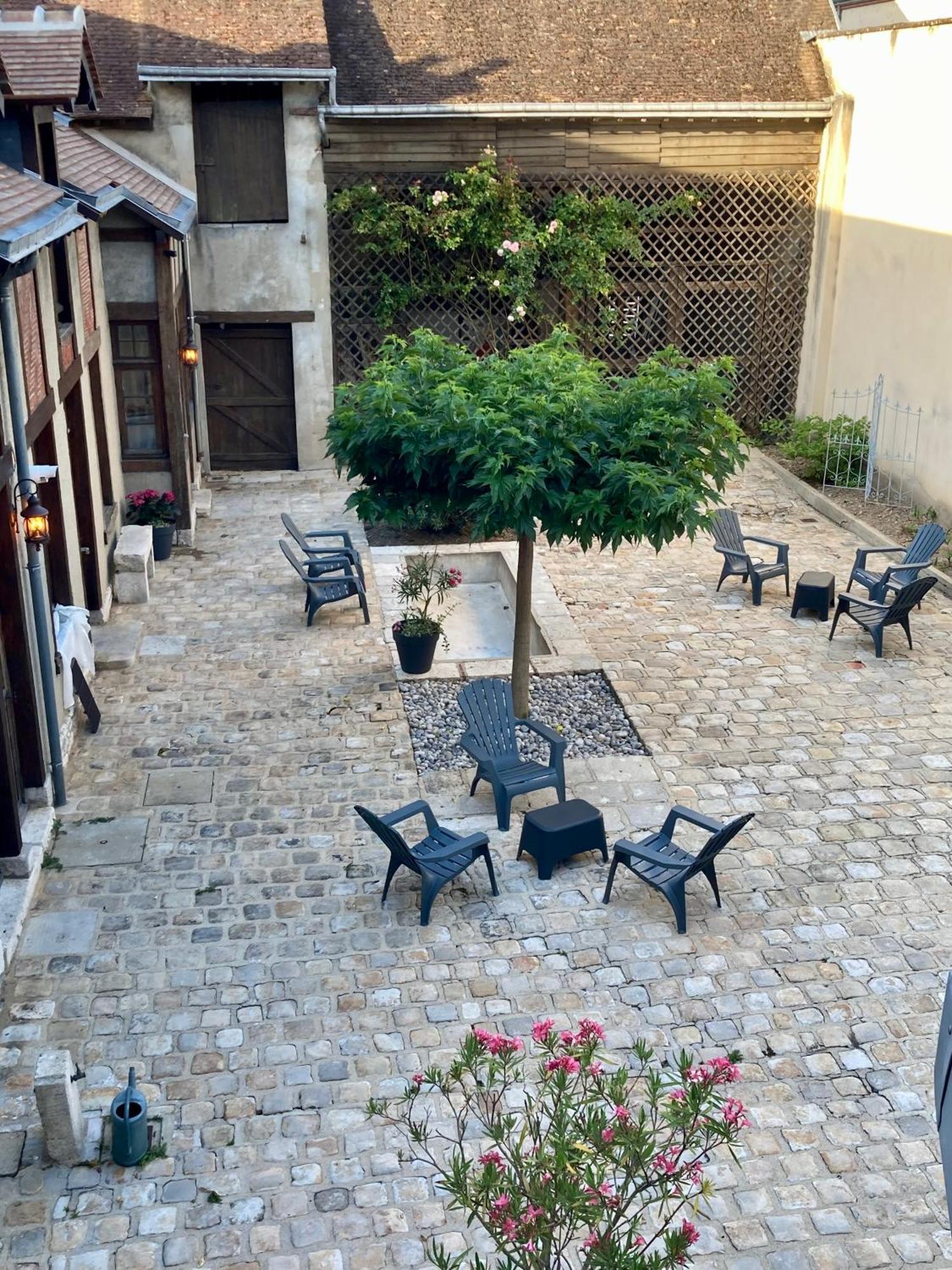 La Maison Virginie 1 A 2 Pers Charmant Hyper Centre- Cour- Parking- Linge- Fibre- Proximite Lac Canal Piscine モンタルジ エクステリア 写真