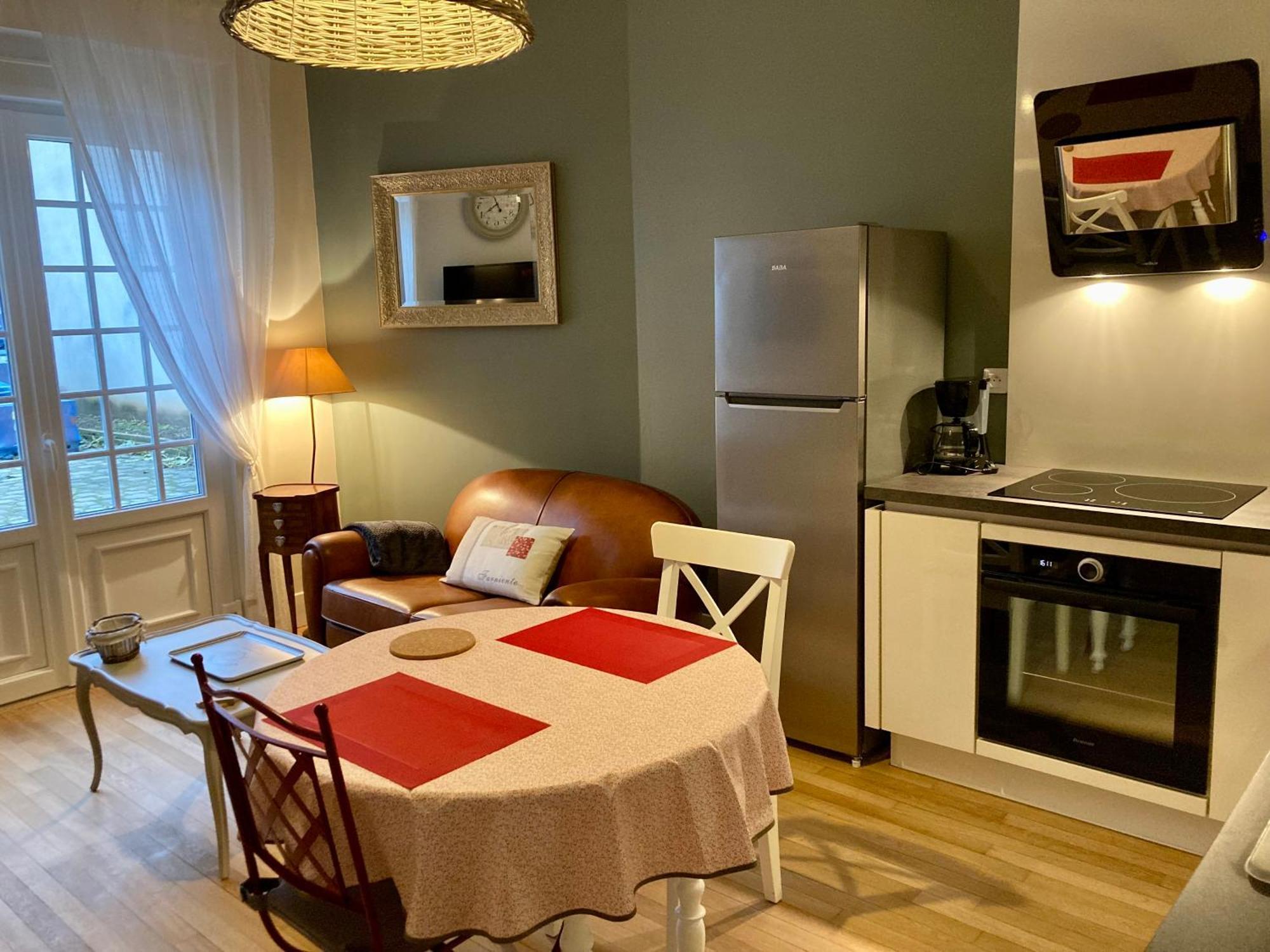 La Maison Virginie 1 A 2 Pers Charmant Hyper Centre- Cour- Parking- Linge- Fibre- Proximite Lac Canal Piscine モンタルジ エクステリア 写真