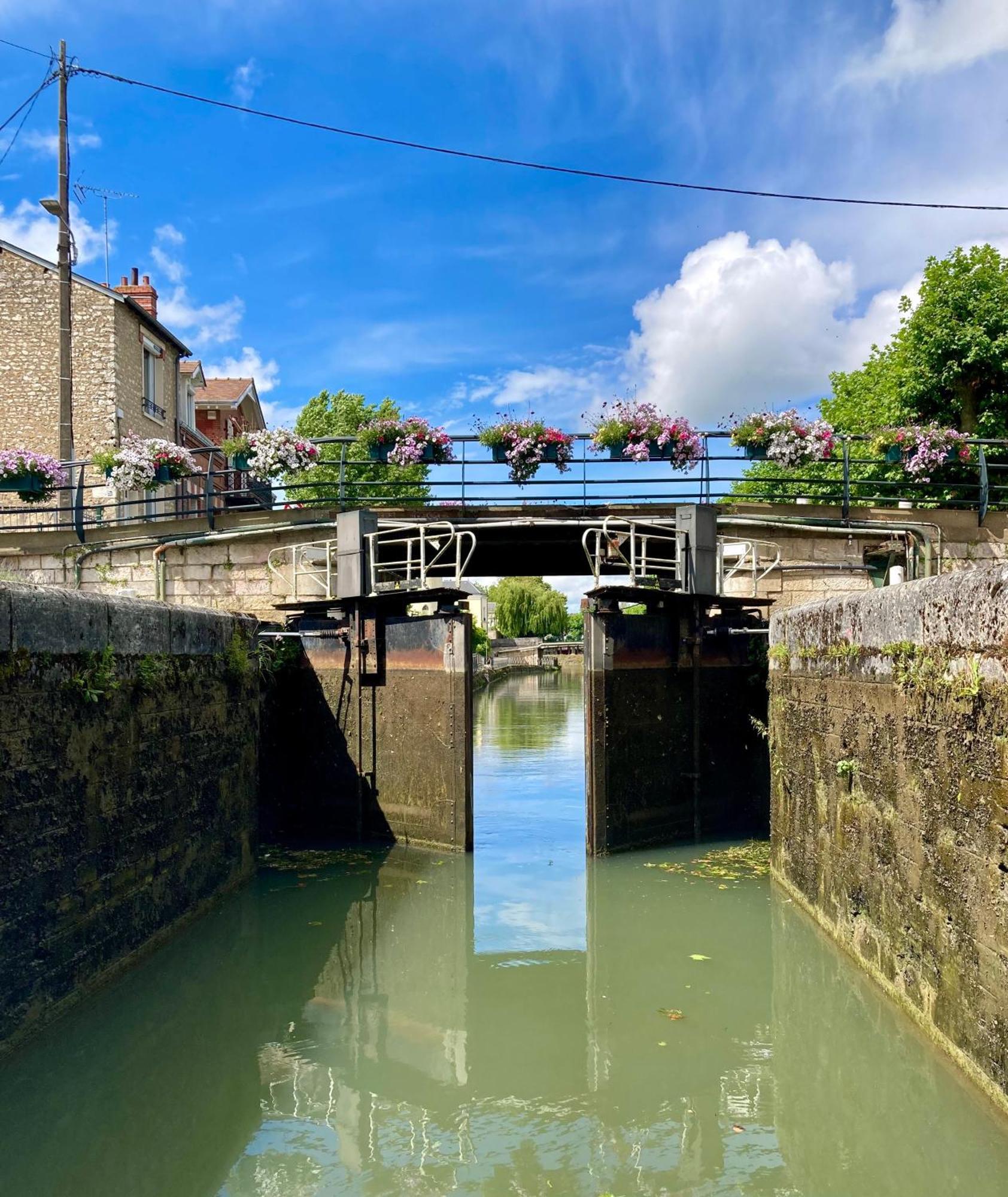 La Maison Virginie 1 A 2 Pers Charmant Hyper Centre- Cour- Parking- Linge- Fibre- Proximite Lac Canal Piscine モンタルジ エクステリア 写真