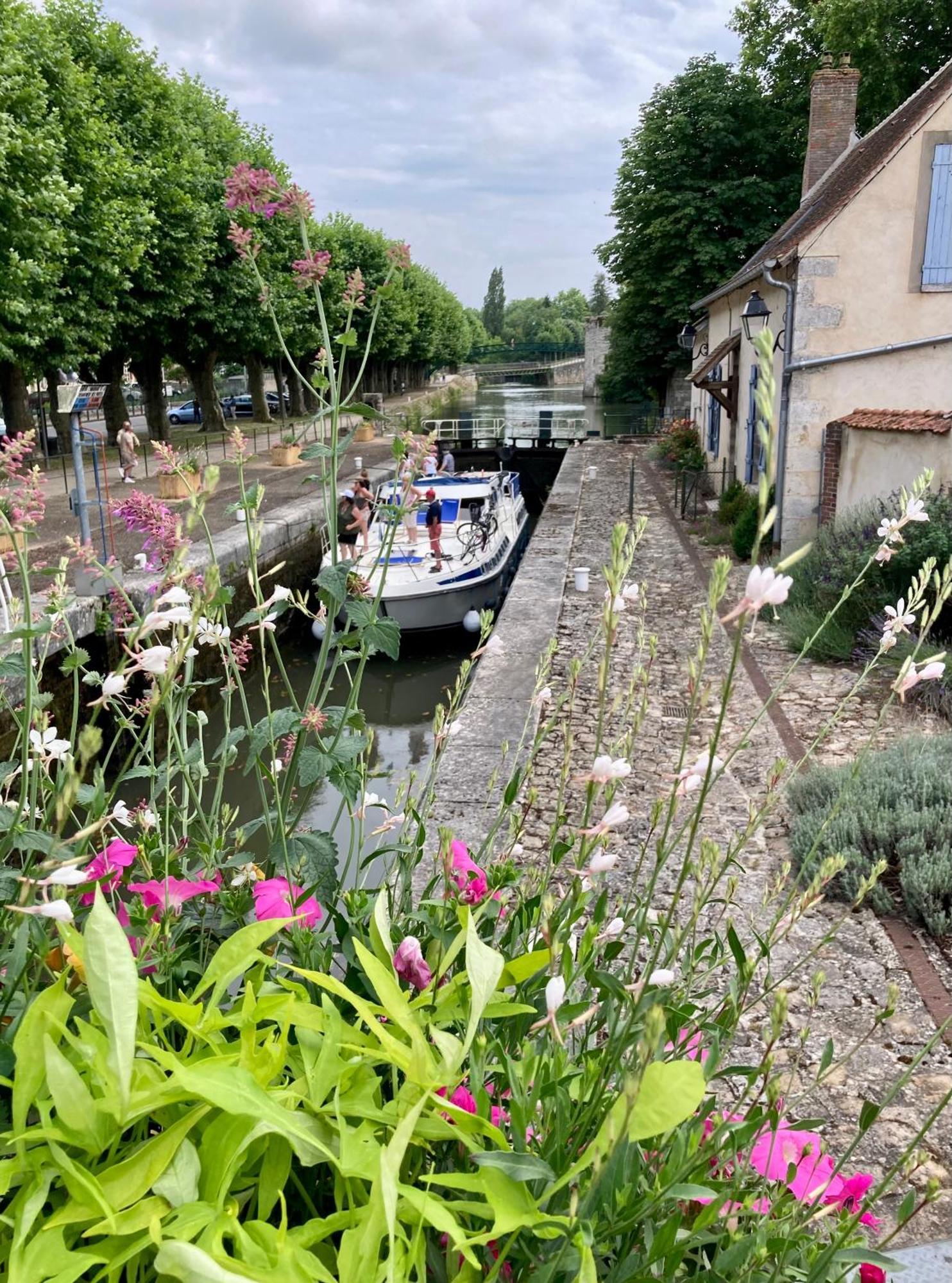 La Maison Virginie 1 A 2 Pers Charmant Hyper Centre- Cour- Parking- Linge- Fibre- Proximite Lac Canal Piscine モンタルジ エクステリア 写真